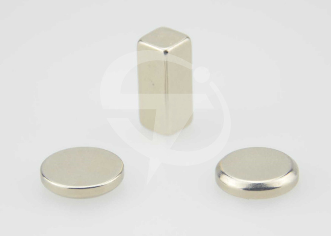 圓餅形和立方體